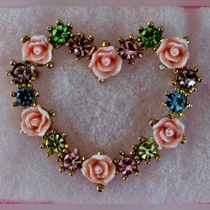 Charming Floral Heart Brooch with Multicolor Stones